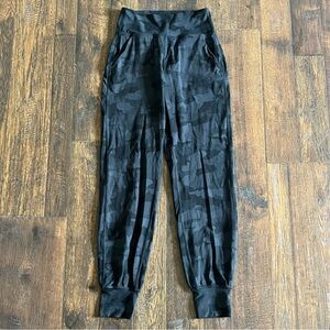 Lululemon Align High Rise Pant 28" Black Gray Camo | Women’s Size 4